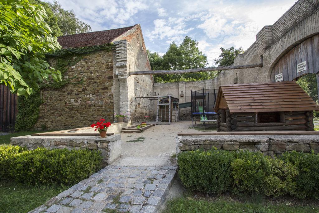Penzion Ve Stoleti Lodenice Экстерьер фото